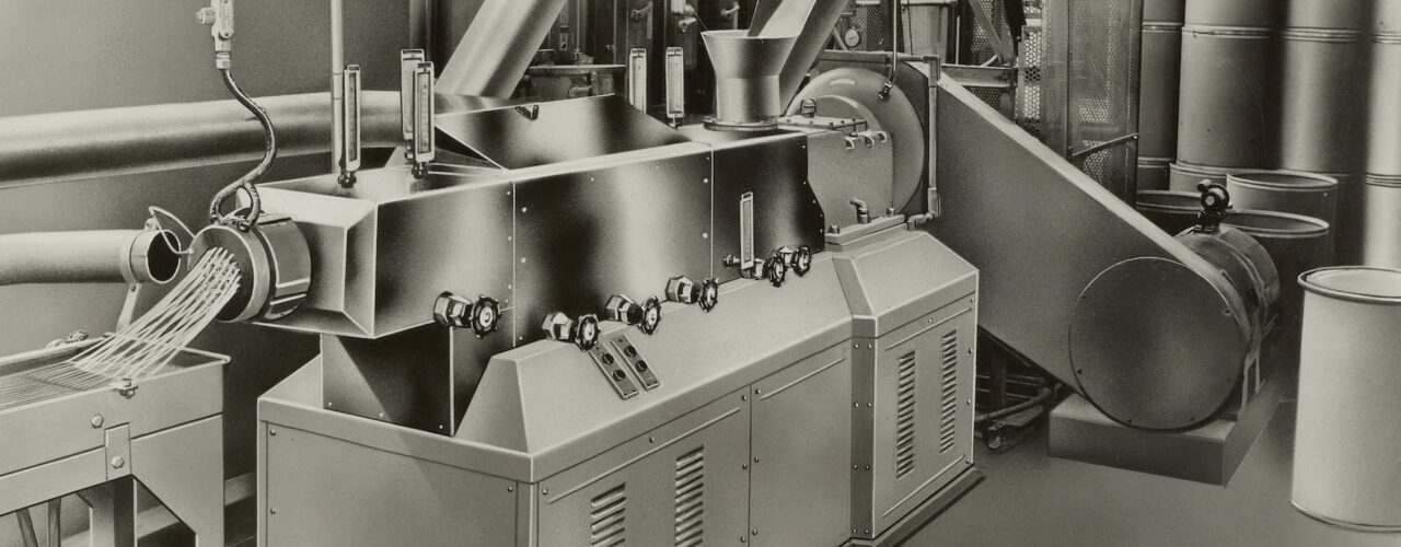 Extruder at Hercules Parlin plant, 1951