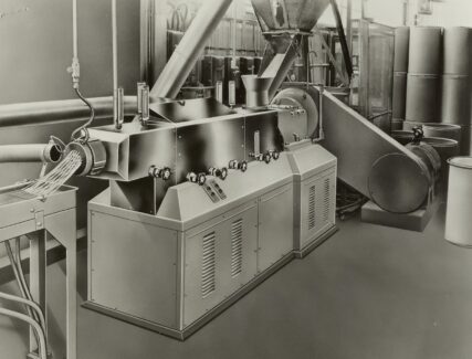 Extruder at Hercules Parlin plant, 1951