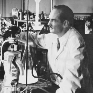 Gertrude Elion and George Hitchings in the laboratory, 1948.